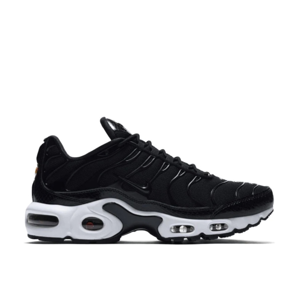 NIKE AIR MAX PLUS SE W BLACK